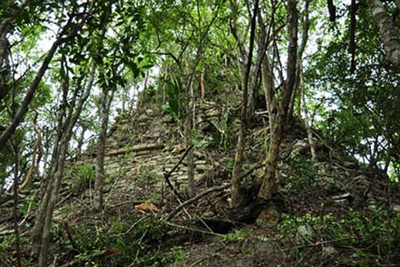 piramide de piedra de la epoca maya